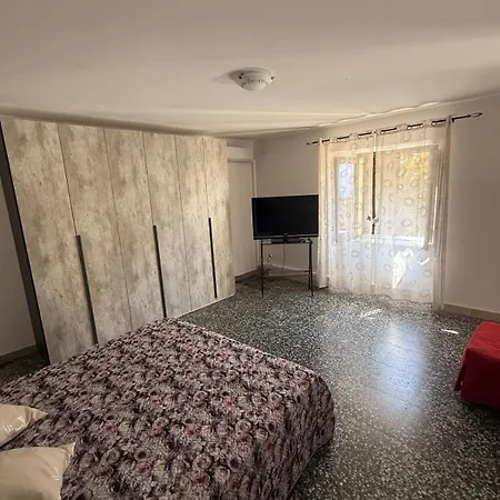 Agora - Finestra Su Piazza Del Popolo